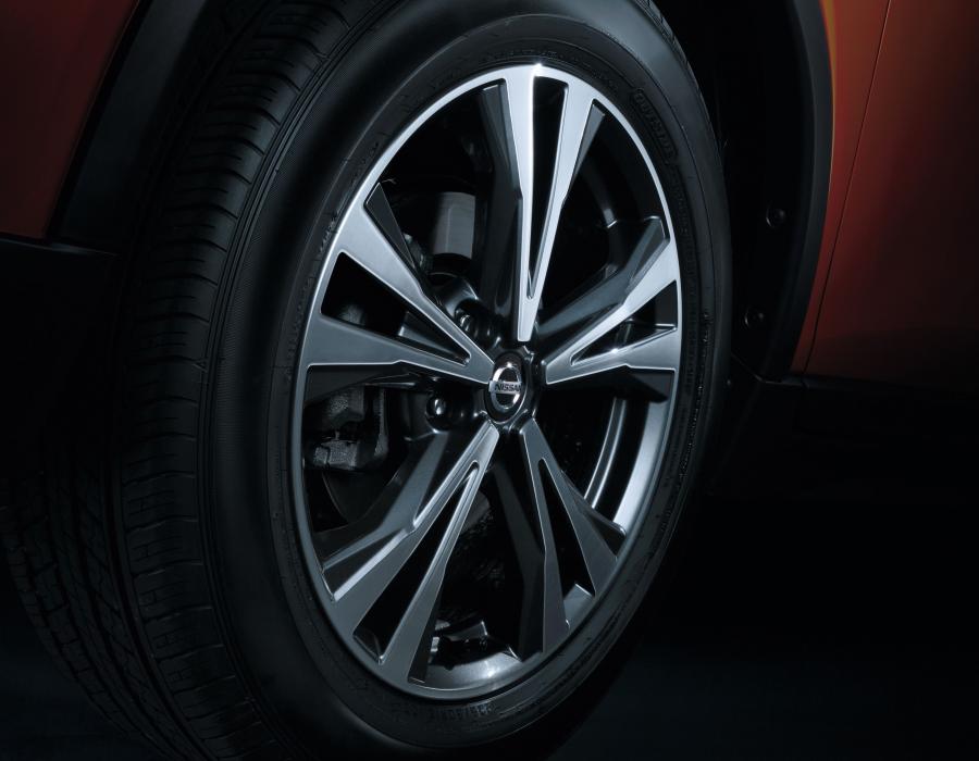 Колеса Nissan X-Trail Hybrid 2017 года  (JP) (фото 2 из 9)